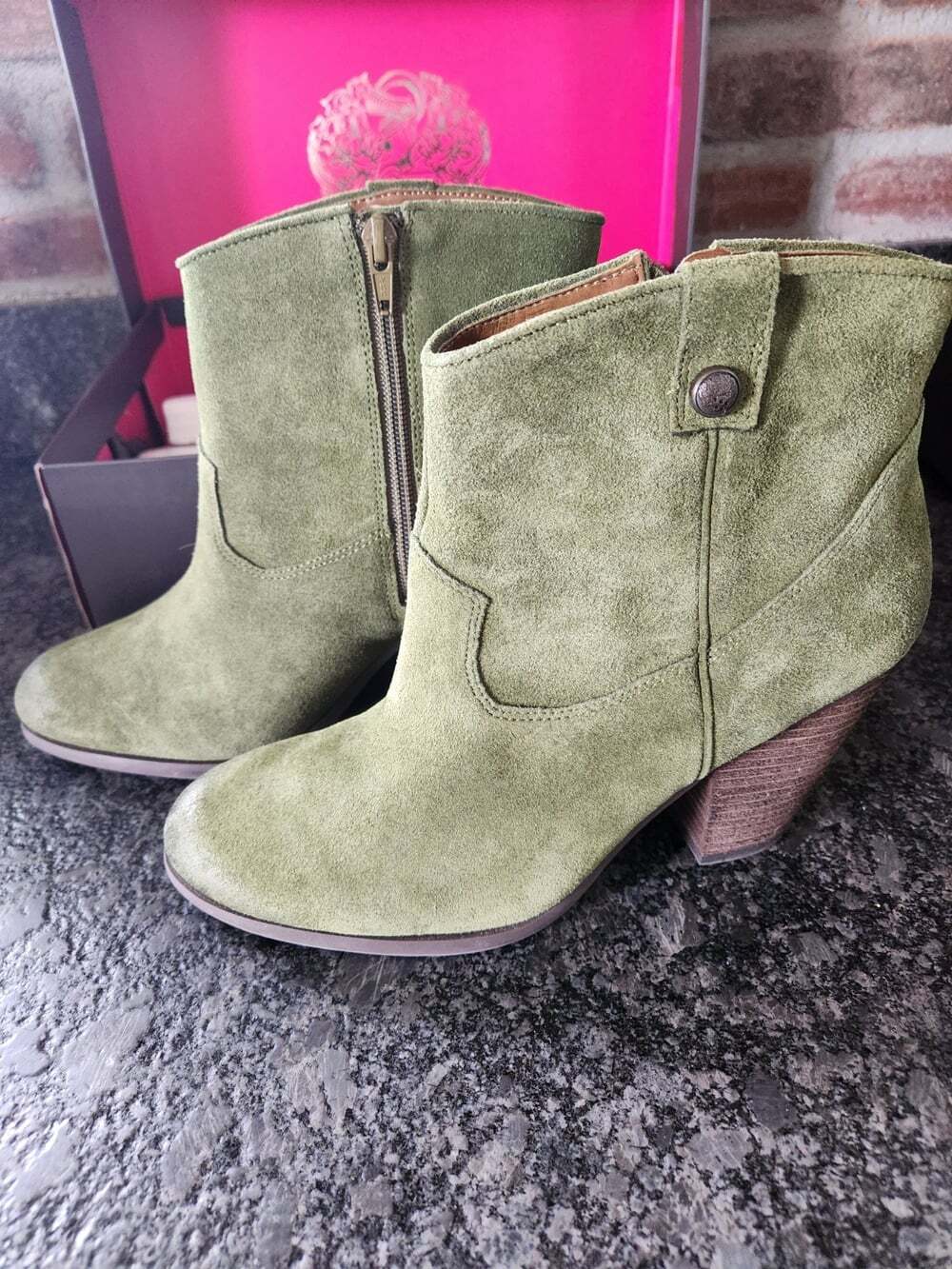 Vince Camuto Ankle Boots Hammerton Western Camo Green Distressed Suede Size 9M